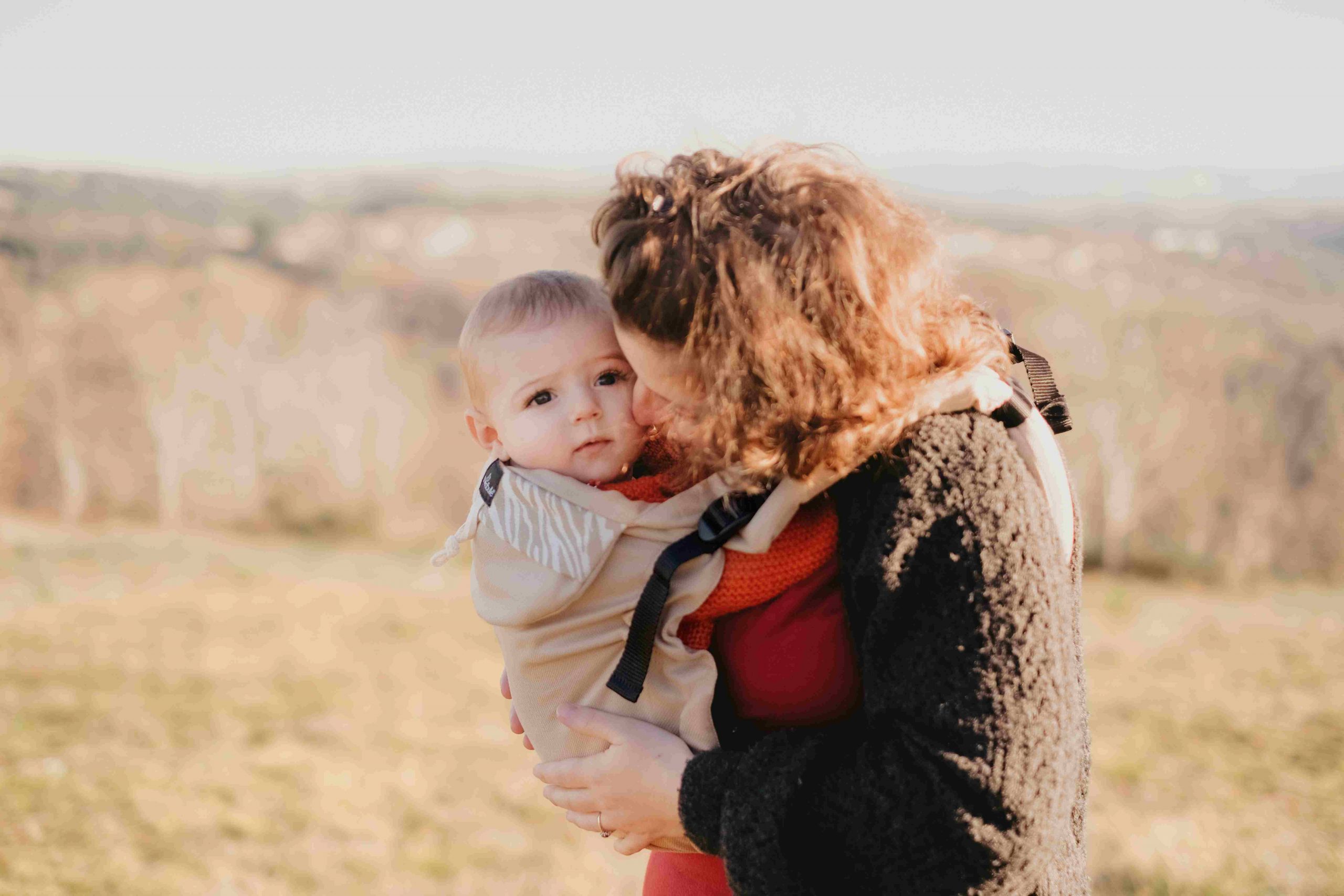maman porte bébé
